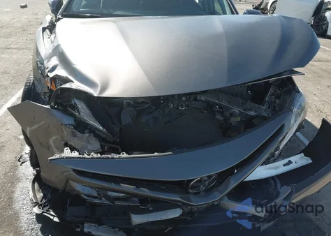 2018 Toyota Camry Se z USA, uszkodzony, nr VIN 4T1B11HK7JU621162